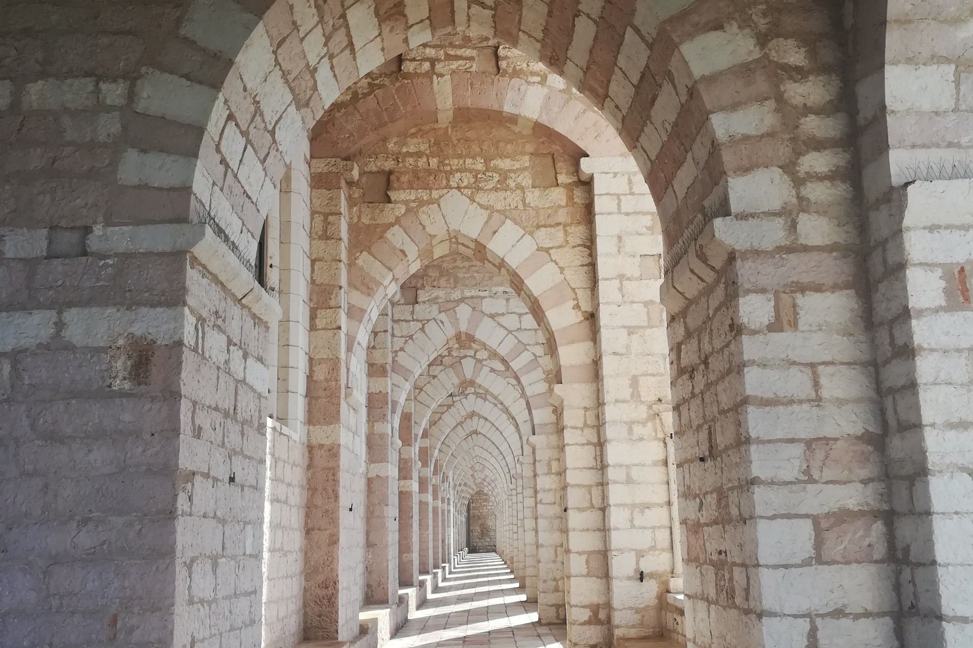 Il porticato esterno del Sacro Convento